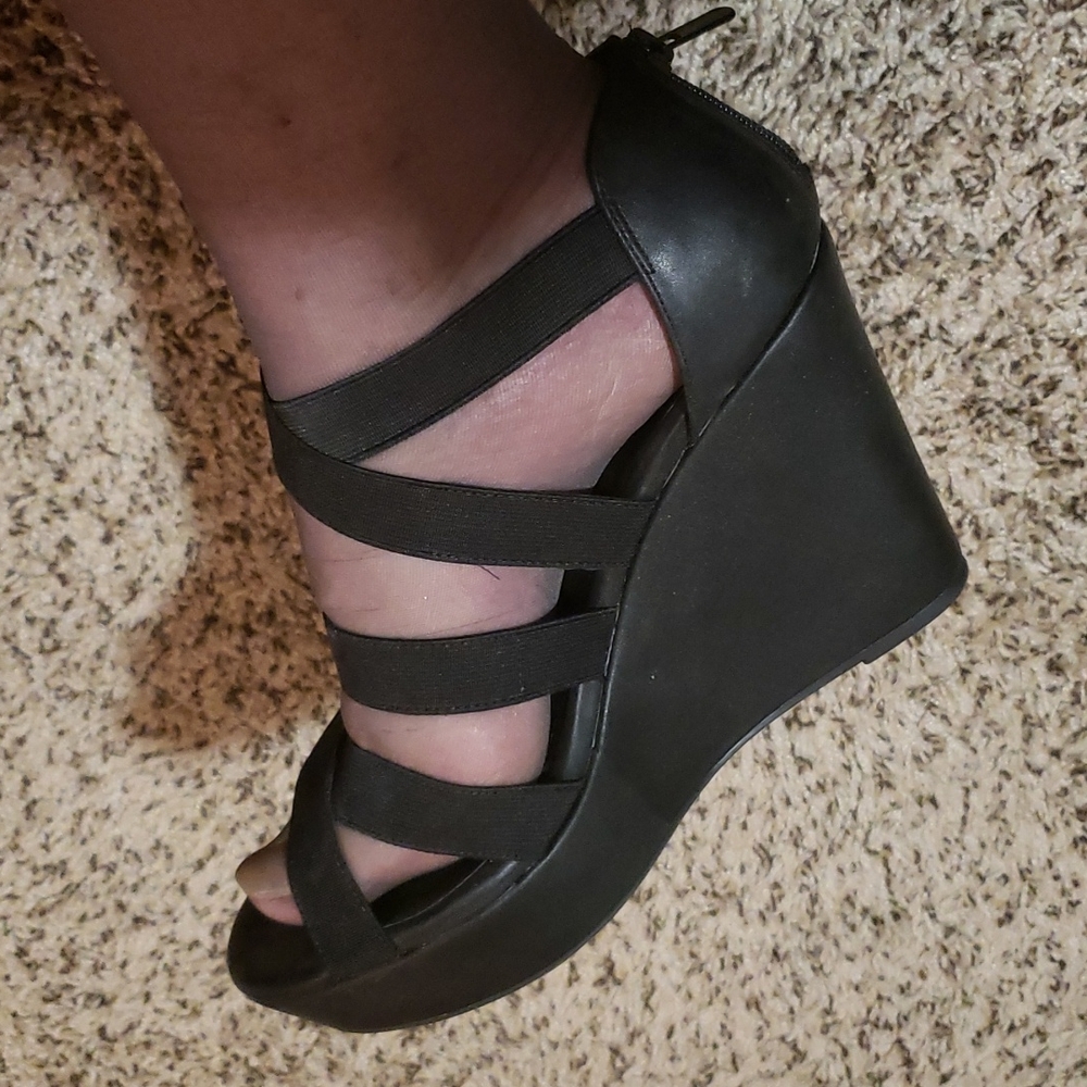 Torrid strappy platform wedge heels 11W